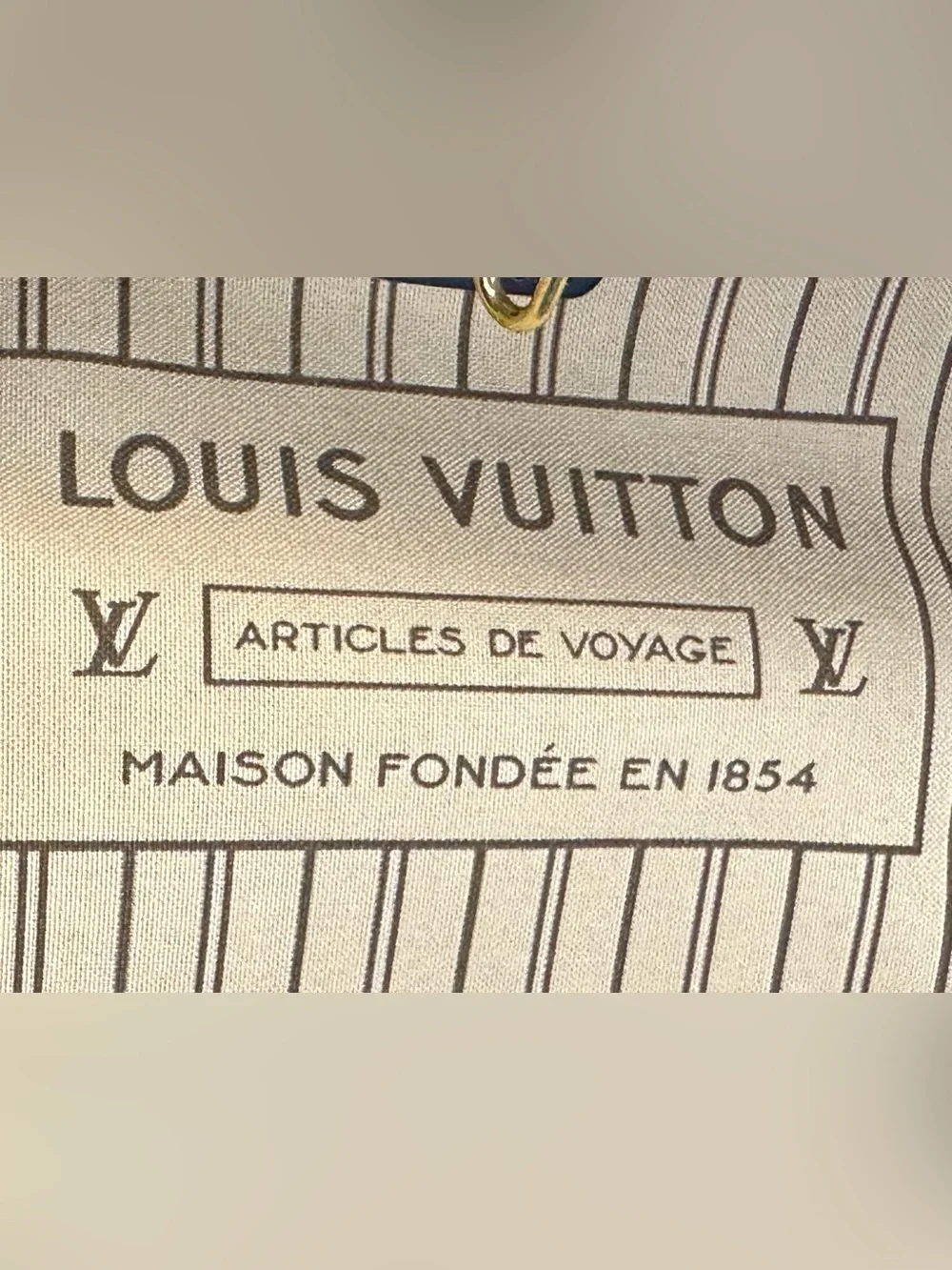 Louis Vuitton preloved excellent